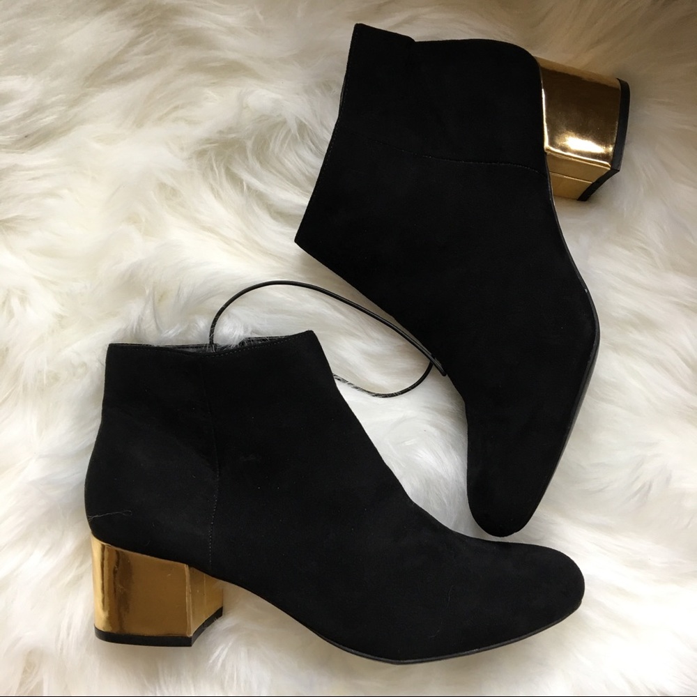 NWT Black and gold Arizona Booties Size 8.5